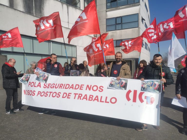 Una concentración de la CIG clama contra los «incumplimientos» del Sergas en riesgos laborales y las agresiones