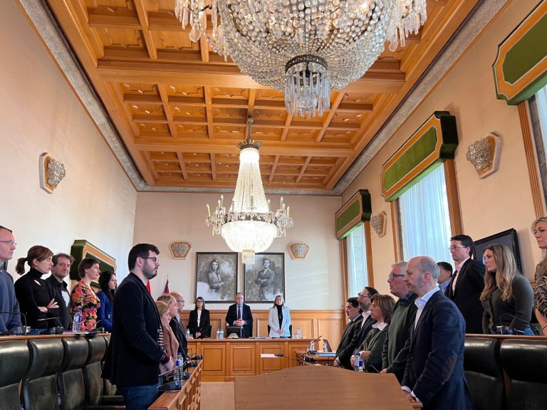 El alcalde de Santiago sugiere que el edil que dimitió por la nave de Desproi engañó, pero descarta ahora ir a Fiscalía