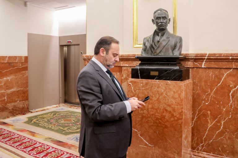Sustitución.-Angrois.- Víctimas pedirán el informe que, según Ábalos, la Comisión Europea redactó «a raíz del accidente»