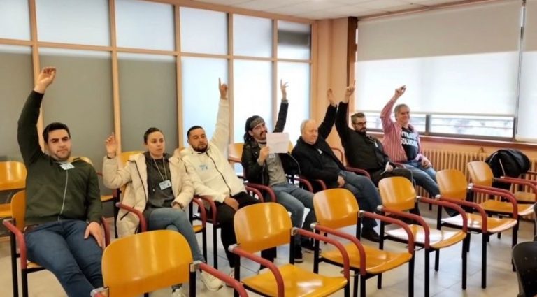(AM)Caballero ante protesta de vecinos en el pleno: «Son reventadores de la democracia, como el fascismo de los años 30»