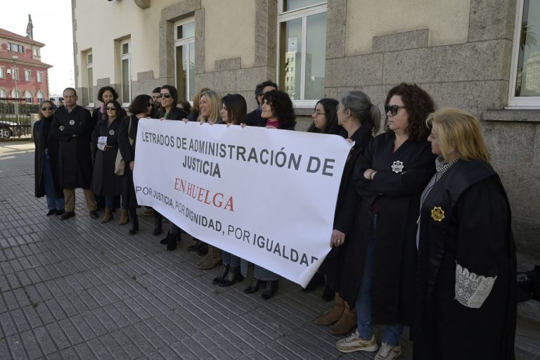 Letrados de Justicia se movilizan en A Coruña en una nueva jornada de huelga y con llamamientos al diálogo