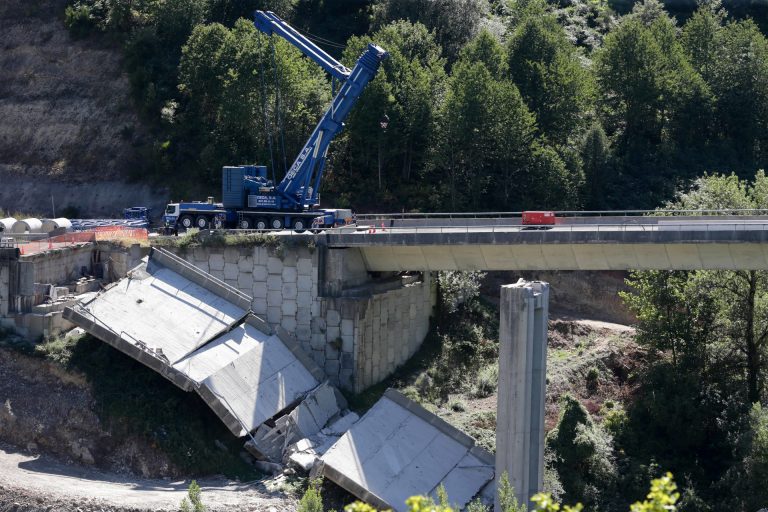 El Gobierno apela a «priorizar la seguridad» en las obras por el derrumbe del viaducto en la A6