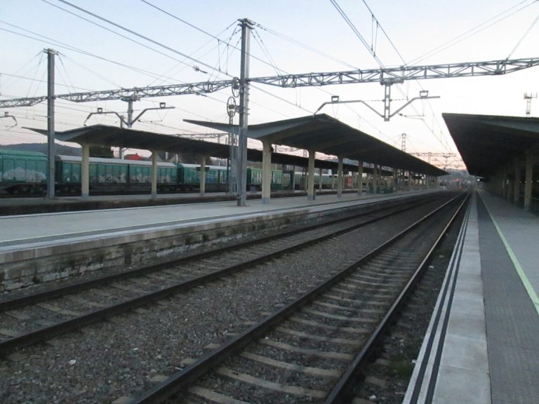 La modernización la estación de tren de Monforte obliga a transportar viajeros por carretera desde este sábado