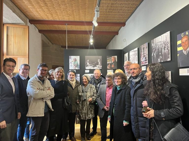 Radio Galicia conmemora sus 90 años en funcionamiento con una exposición que repasa su historia