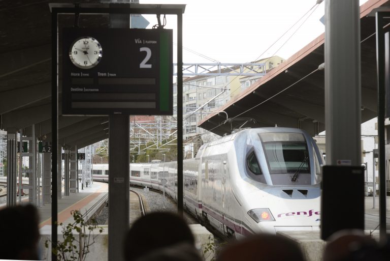 Los viajeros del AVE entre Ourense y A Gudiña tendrán abonos con descuentos del 50% a partir del 1 de marzo
