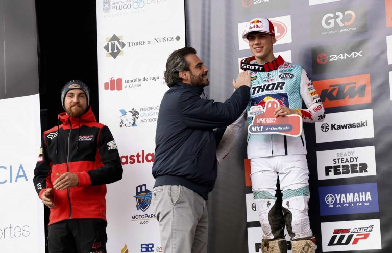 Diego Calvo participa en la entrega de trofeos de la prueba del Campeonato de España de Motocross celebrada en Lugo