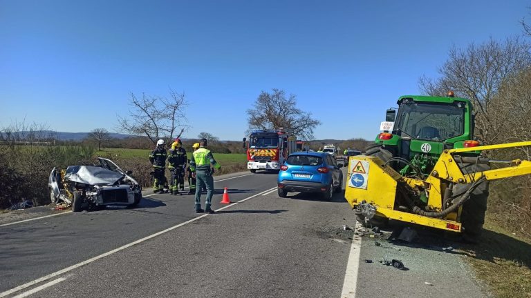 Muere una mujer de 85 años y herido grave el conductor, de 91, al chocar contra una desbrozadora en Sandiás (Ourense)