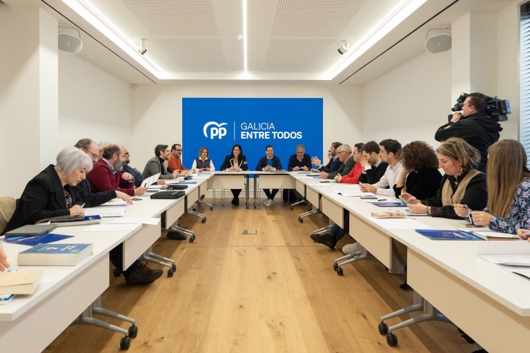 ‘Galicia entre todos’: lema con el que el PPdeG se lanza a por mayorías absolutas el 28M frente a «pactos de perdedores»