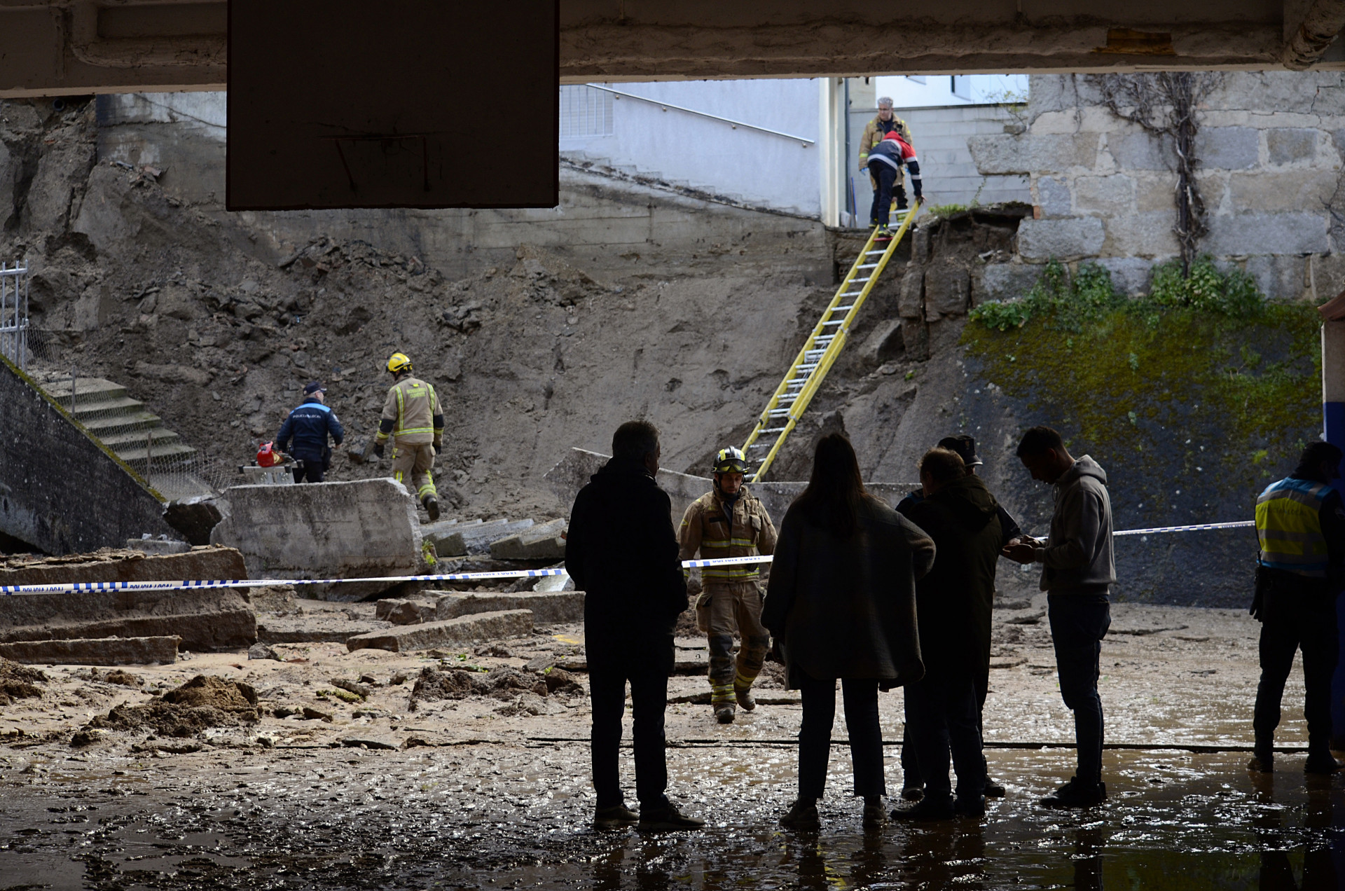 Estudian Los Posibles Da os En El Edificio Contiguo Al Colegio De 