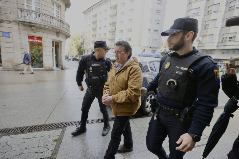 La Audiencia de Pontevedra celebra a puerta cerrada el juicio por el triple crimen de Valga