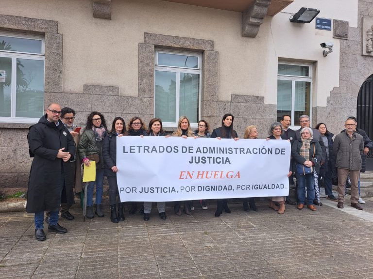 Letrados judiciales acusan al Ministerio de estar «paralizando» el acuerdo alcanzado en una nueva protesta en A Coruña
