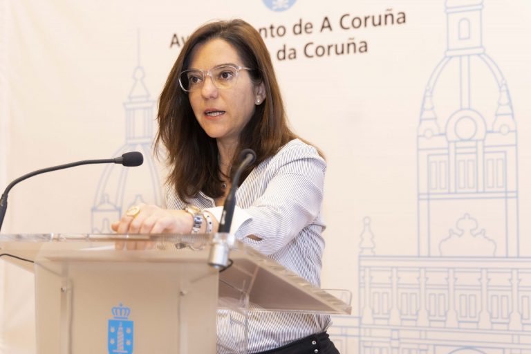 La alcaldesa de A Coruña, sobre la candidatura de Formoso a alcalde: «Cuenta con el respaldo de todo el partido»