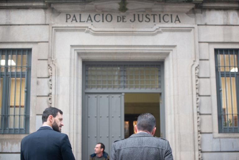 Ordenan repetir el juicio contra un hombre absuelto tras dejar sin un ojo a otro varón de un puñetazo en un bar de Vigo