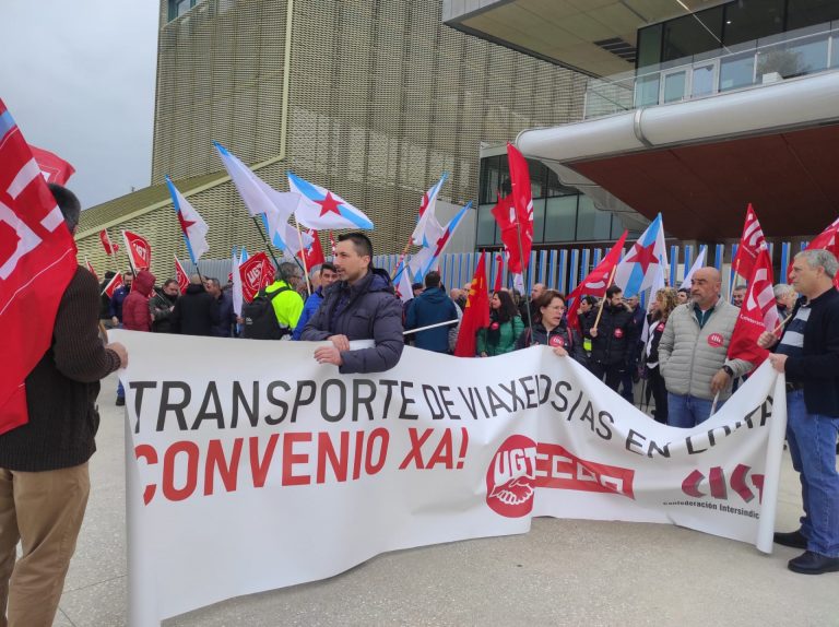 Personal del transporte de viajeros se moviliza en Santiago para pedir una actualización de los salarios y más seguridad