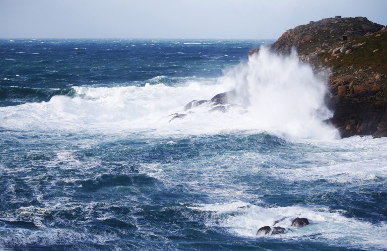 Viento y oleaje ponen mañana en riesgo a cinco provincias en una jornada marcada por las lluvias en el oeste de Galicia