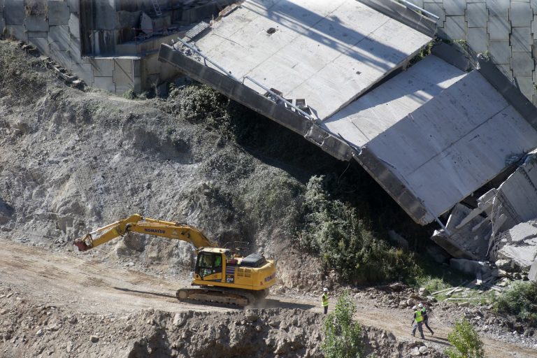 La Xunta apremia al Gobierno y Transportes reivindica estar trabajando «con urgencia» en el viaducto de la A-6