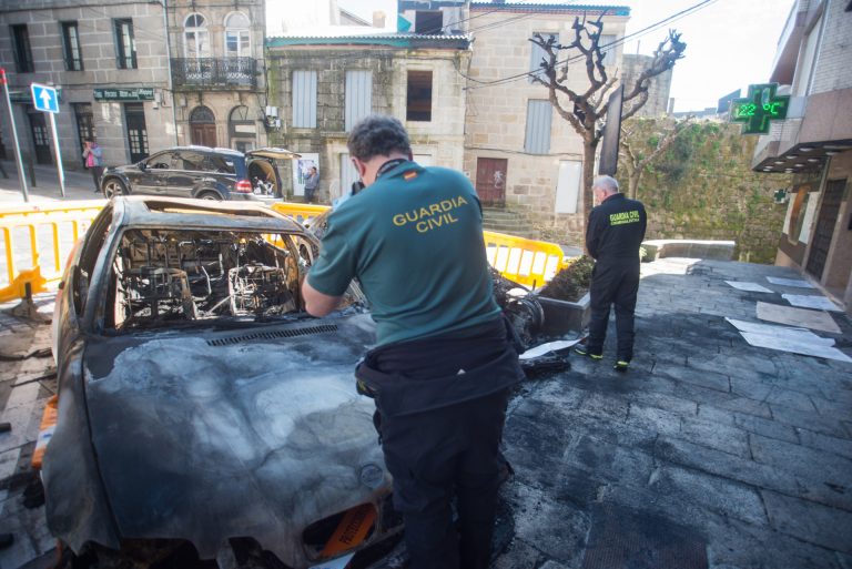 Prisión provisional y sin fianza para la detenida por quemar 21 coches en Tui (Pontevedra)