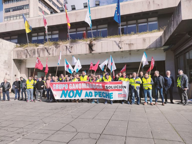 Trabajadores de Ganomagoga se concentran ante el Ayuntamiento de Vigo para pedir apoyo de la Corporación