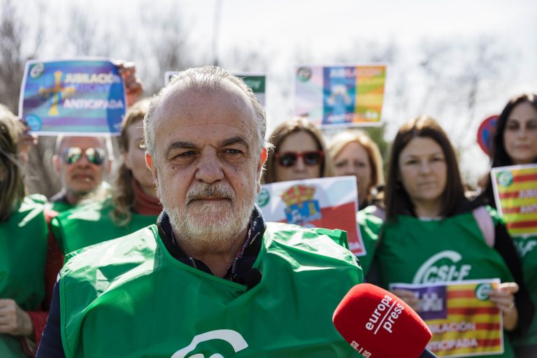 CSIF pide a Miñones aumentar la financiación en Atención Primaria y las plazas MIR de Familia y Pediatría