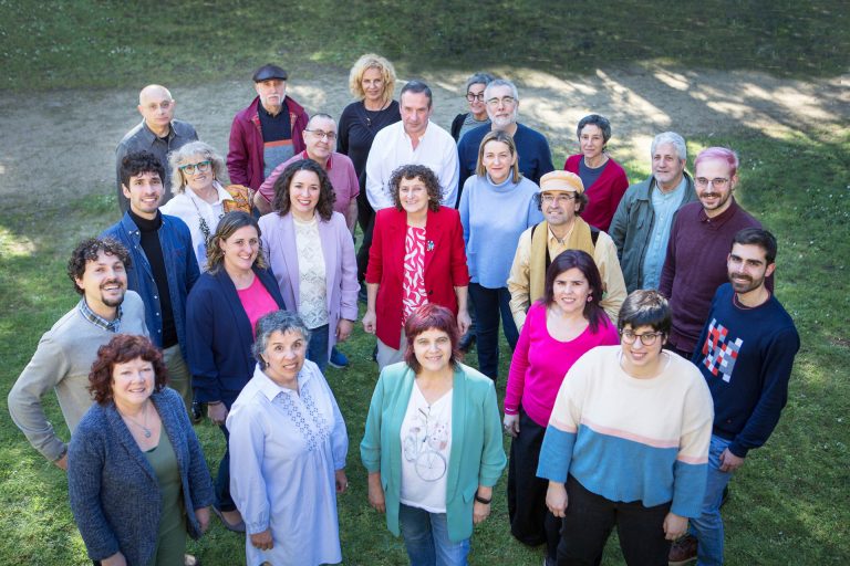BNG de Santiago presenta una lista para las elecciones municipales con «el corazón en Compostela y capacidad de gestión»