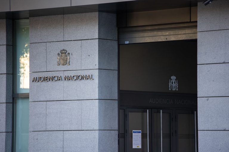 Policía confirma el saqueo de las cuentas de las plantas de Alu Ibérica en Avilés y A Coruña con compra de criptomonedas