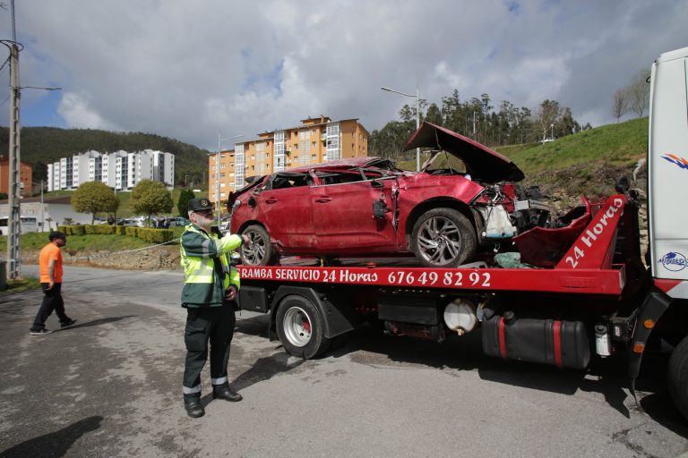 AMP3.- Cuatro jóvenes muertos en un accidente de coche en Xove (Lugo) con otros dos heridos, uno de ellos graves