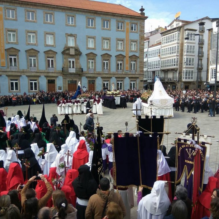 La Semana Santa sale a la calle en Galicia con procesiones, actos litúrgicos, música y tradición