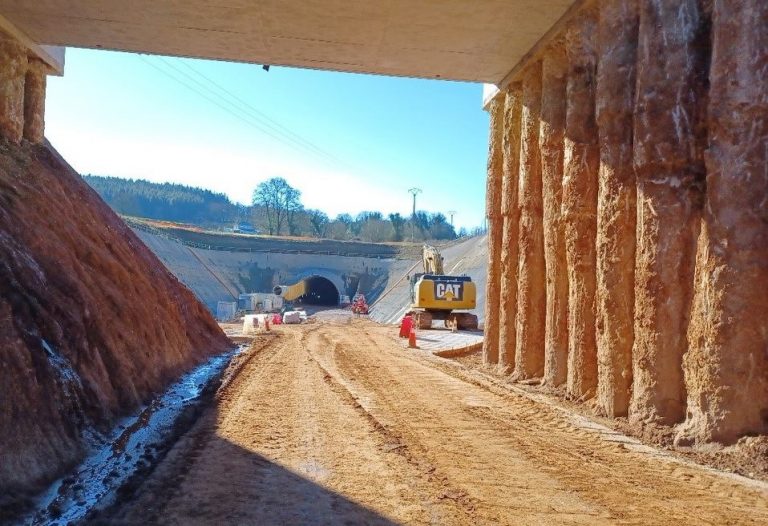 Adif moviliza 485 millones de la modernización de la línea Ourense-Monforte-Lugo, el 88% de la inversión total