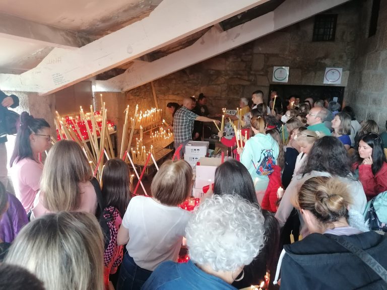 Miles de personas se dan cita este Lunes de Pascua en la Romería de Chamorro en Ferrol