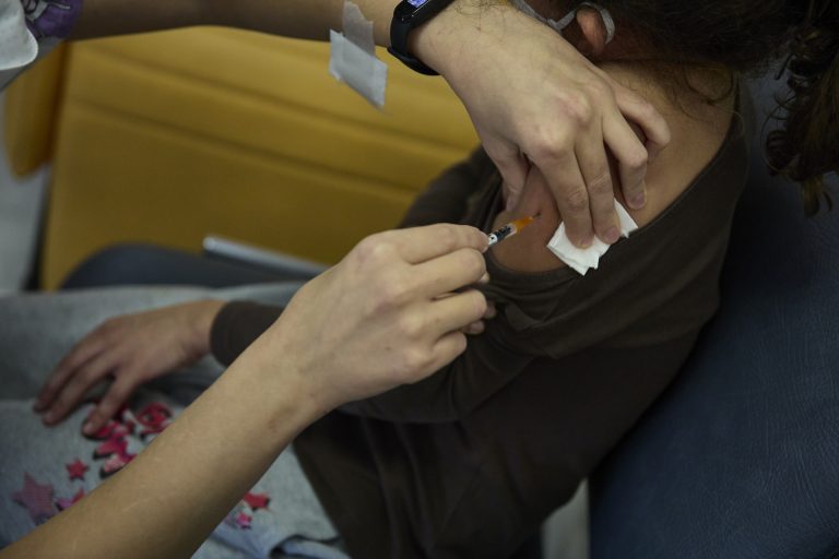 Cvirus.- Galicia registra 739 casos activos de covid, con cuatro pacientes en UCI