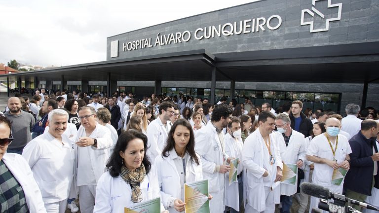 Primeras concentraciones por la huelga de médicos con «mano tendida» al Sergas para que «inicie las negociaciones»
