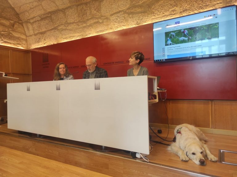 Ayuntamiento de Santiago hace balance del primer año de ‘Santiguau’ con 70 locales adheridos como ‘amigos de los perros’