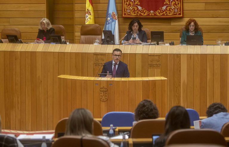 La Xunta defiende la ley de recuperación agraria mientras la oposición la tilda de «humo» y ve «abandono»