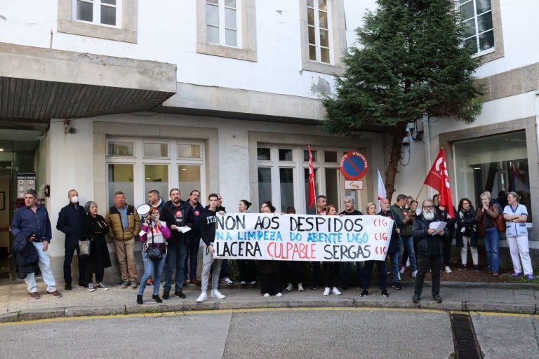 Personal de limpieza del Hospital Abente y Lago de A Coruña se moviliza contra la «sobrecarga» de trabajo