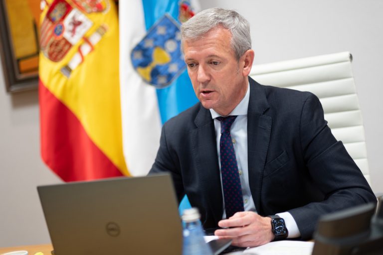 El presidente de la Xunta urge un «cambio de modelo» en la gestión de los pertes industriales