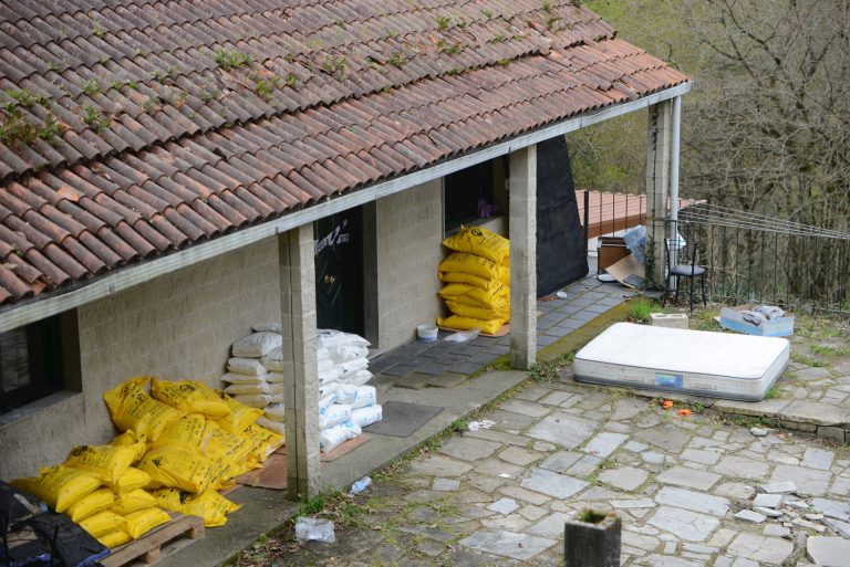 El golpe policial en Pontevedra al «mayor laboratorio en Europa» de cocaína abortó el procesado de 200 kilos diarios