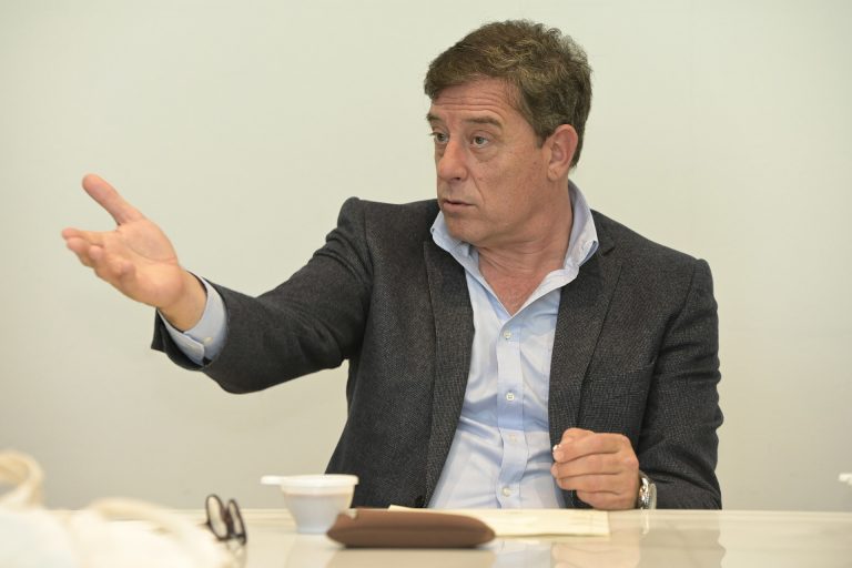 El delegado del Gobierno traslada todo el «apoyo» a los familiares de las víctimas del accidente de Xove