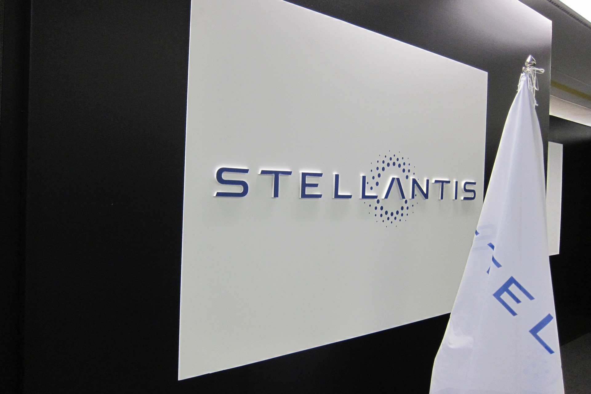 Stellantis repartirá 4.200 millones en dividendos con cargo a los