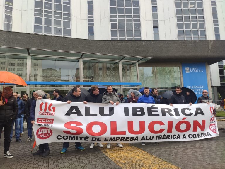 Extrabajadores de Alu Ibérica secundan una nueva protesta para exigir su recolocación y sus indemnizaciones