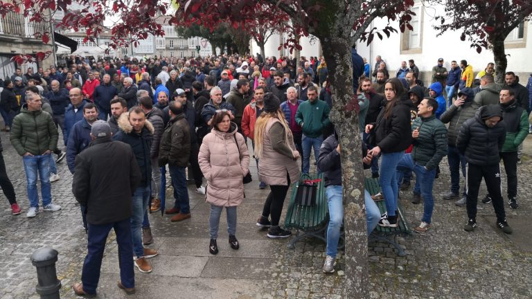 Pesca.- Los dos detenidos en la protesta de bateeiros salen de comisaría casi ocho horas después