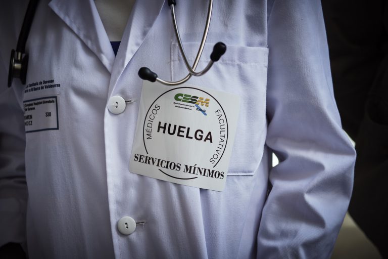 El Sergas reduce al 13,5% la participación en la huelga de médicos este viernes y las cirugías suspendidas rozan las 800