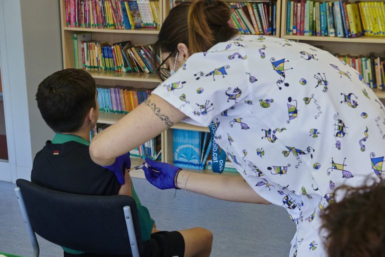 Pediatras abogan por un «único» calendario vacunal en España y piden «no bajar la guardia» en el sarampión o la polio