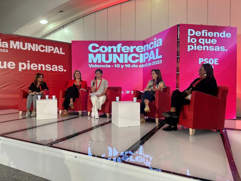 Inés Rey reivindica en la Confederación Municipal del PSOE «el liderazgo femenino en el municipalismo»