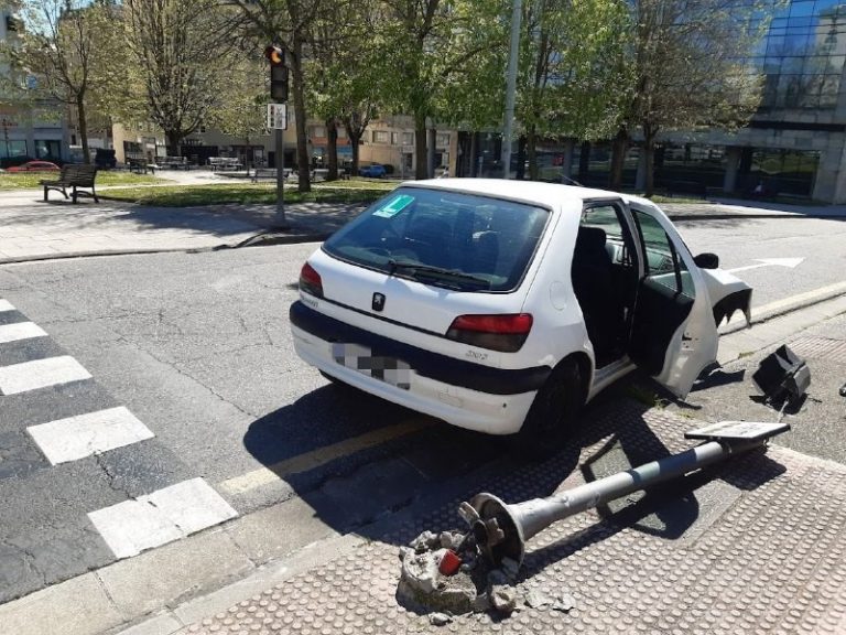 Denunciado un conductor en Lugo por circular sin carné y otro con tasa de alcohol cuatro veces superior a la máxima