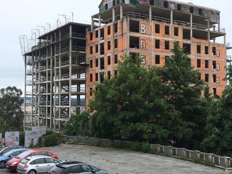 El juzgado da vía libre para el derribo de O Garañón, en Lugo, pocas horas después de ordenar la paralización
