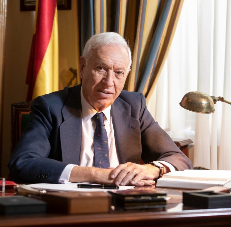 Margallo afirma que Sánchez es el «obstáculo tradicional» que impide el entendimiento en los «grandes problemas»
