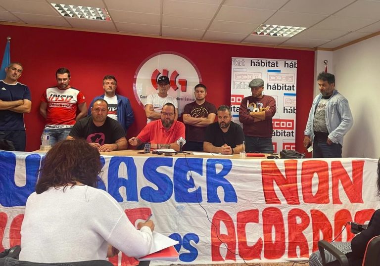 Trabajadores de Urbaser Santiago convocan huelga indefinida del servicio de limpieza desde el 15 de mayo