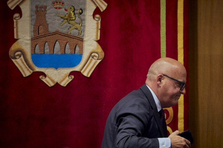 El PPdeG rechaza «juicios paralelos» a Baltar y alega que en otros casos «no coincidieron» con lo que falla la Justicia