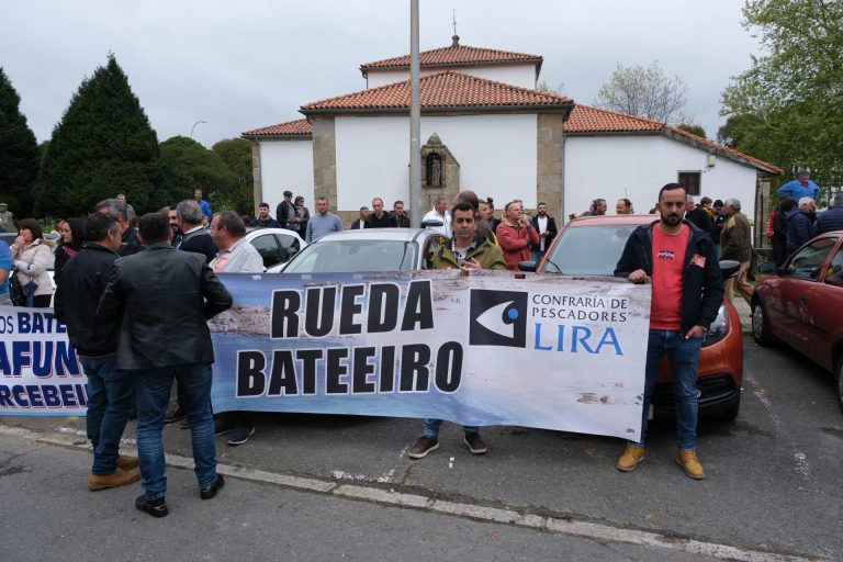 Pesca.- Percebeiros sostienen que el problema no es «la escasez de mejilla», sino la «ambición desmedida» de bateeiros