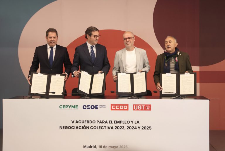 CCOO, UGT, CEOE y Cepyme firman el acuerdo que permitirá subir salarios al menos un 10% hasta 2025